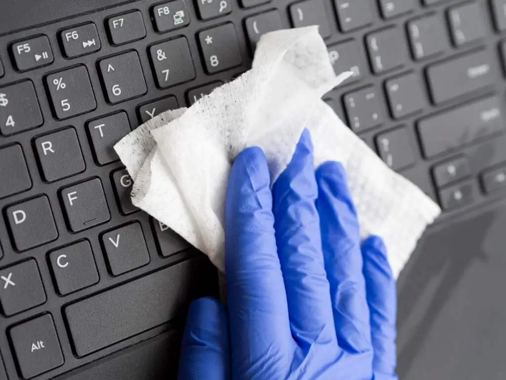 How to Clean Keyboard Keys? A Complete Guide