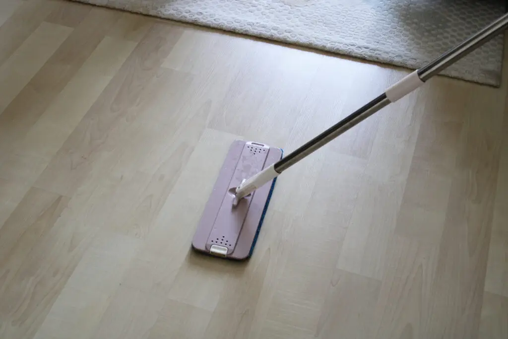 How to clean laminate floors