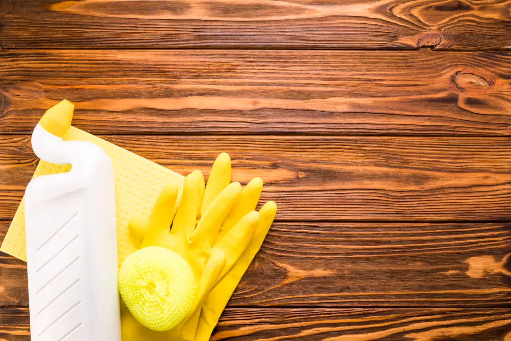 How to clean a wood table