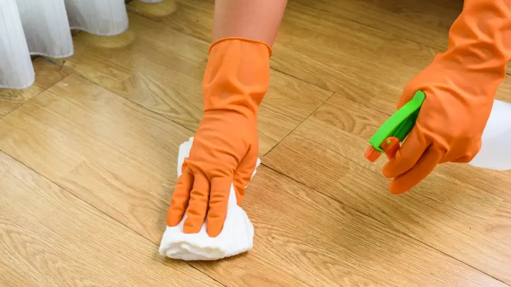Wood and vinyl floor cleaning: the right products for each surface