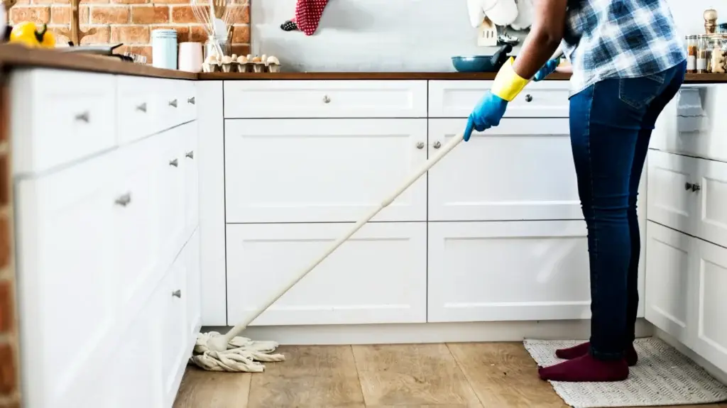 Baseboard cleaner: the fastest tools and methods that actually work