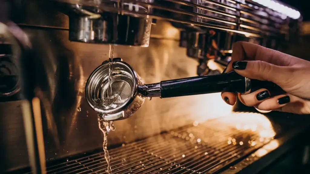 Coffee maker cleaning solution: what actually descales your machine
